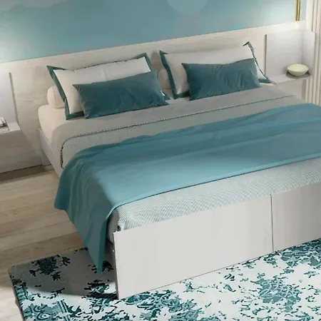 Urban Hotell *
